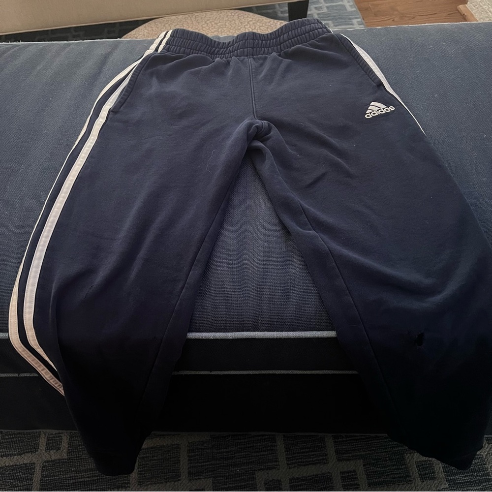 Boys Adidas navy blue with white stripe jogger – size 10/12 with side pockets